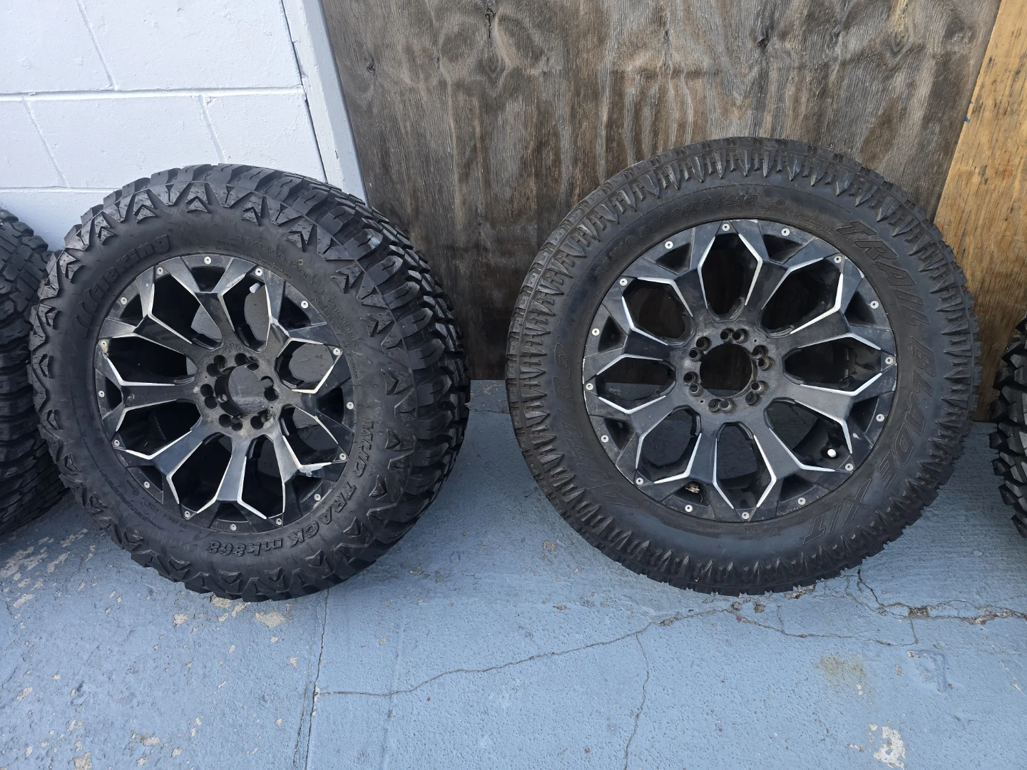 Set of 4 Mud-Terrain Tires & Rims - photo 2