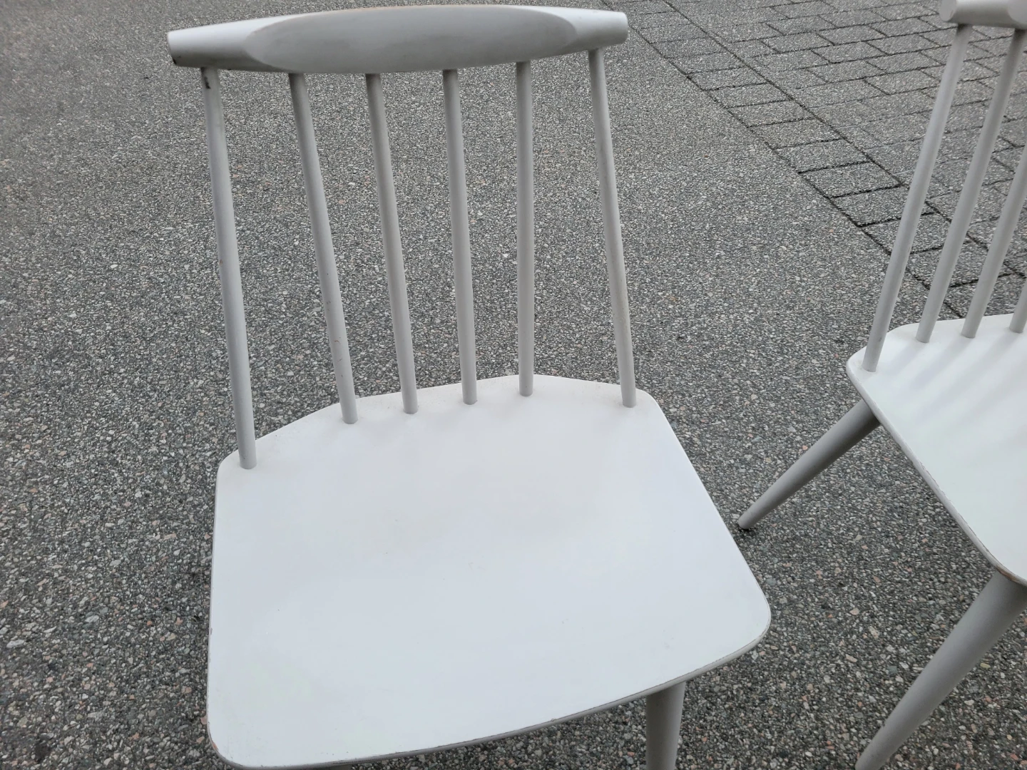 Two White Spindle Back Chairs. $25 Each. - photo 4