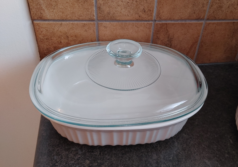 White Oval Baking Dish with Glass Lid - photo 2