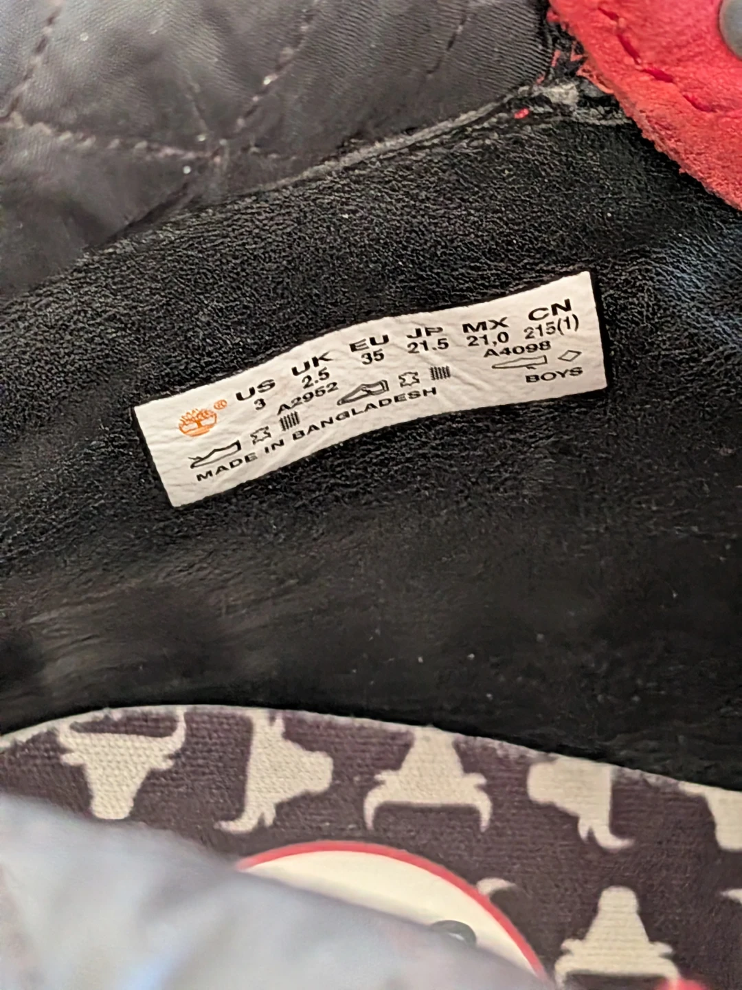 Timberland x Chicago Bulls Red Boots - Youth Size 3 - photo 3