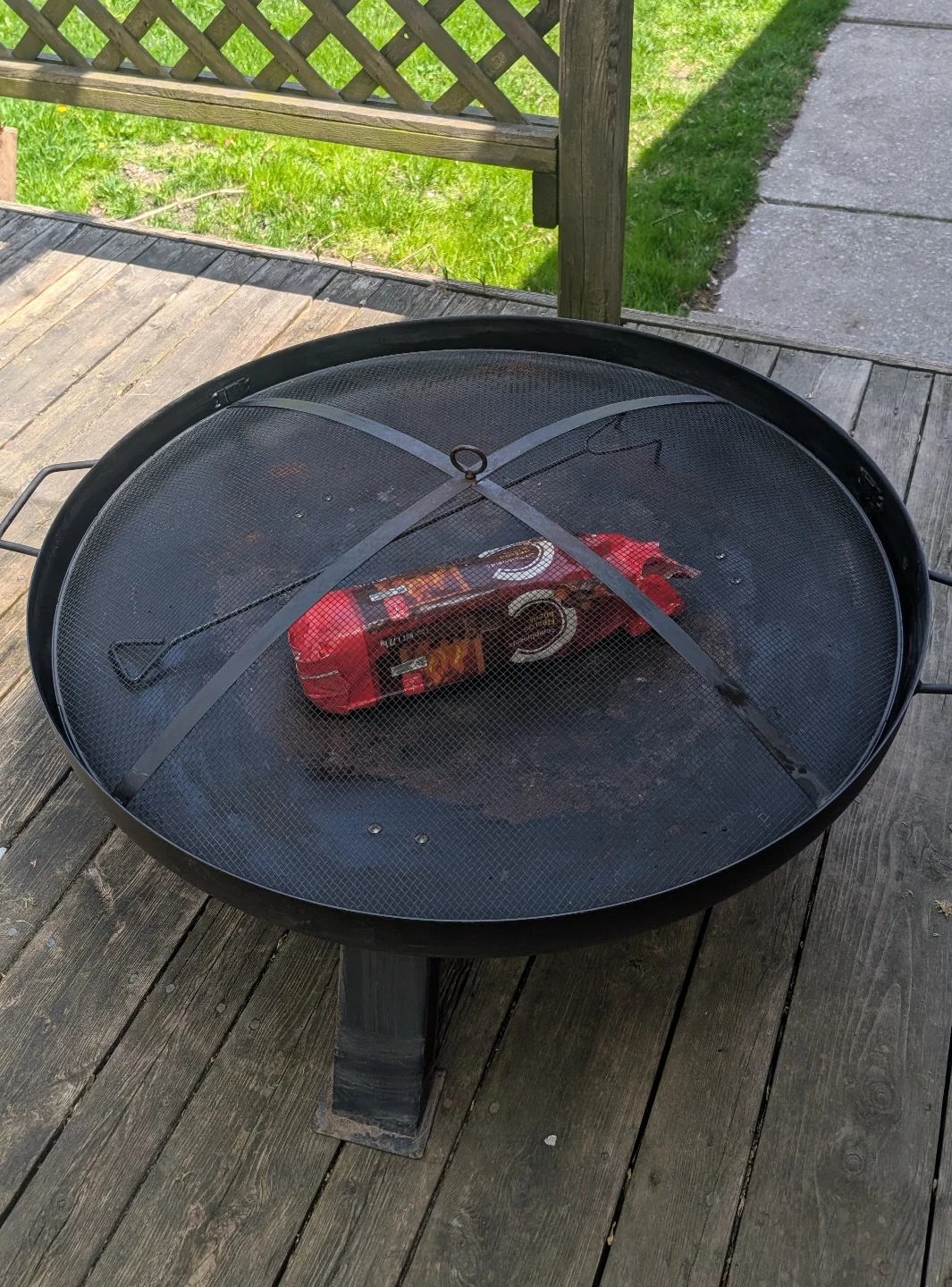 Large Metal Fire Pit with Spark Screen