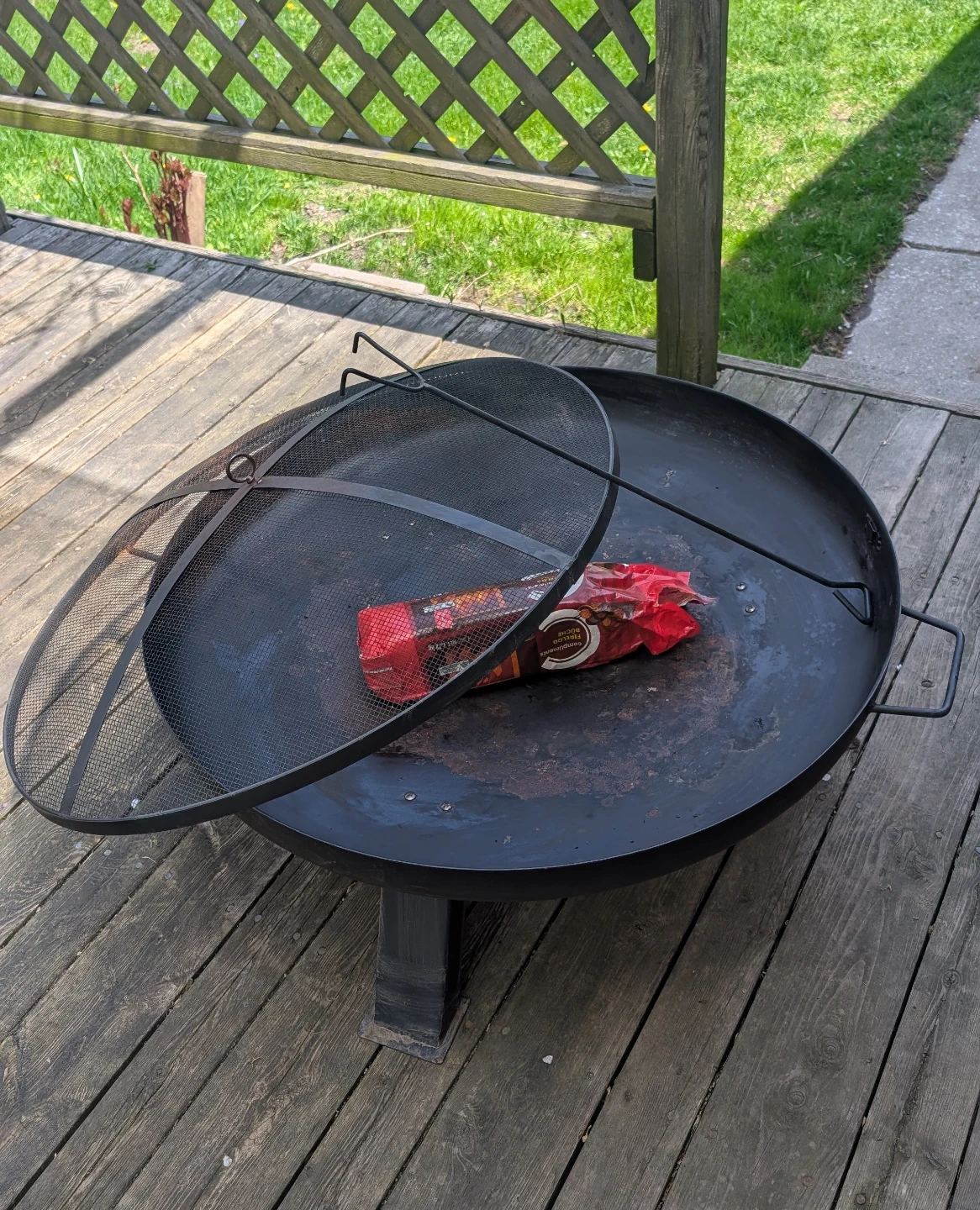 Large Metal Fire Pit with Spark Screen - photo 2