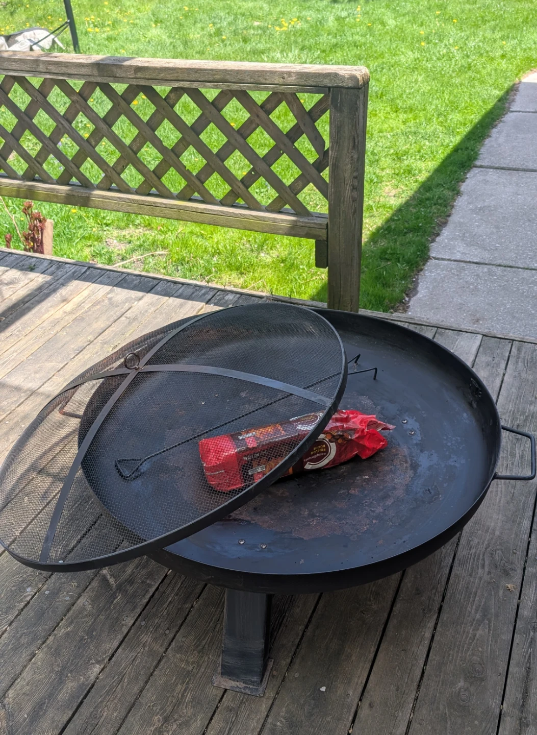 Large Metal Fire Pit with Spark Screen - photo 3