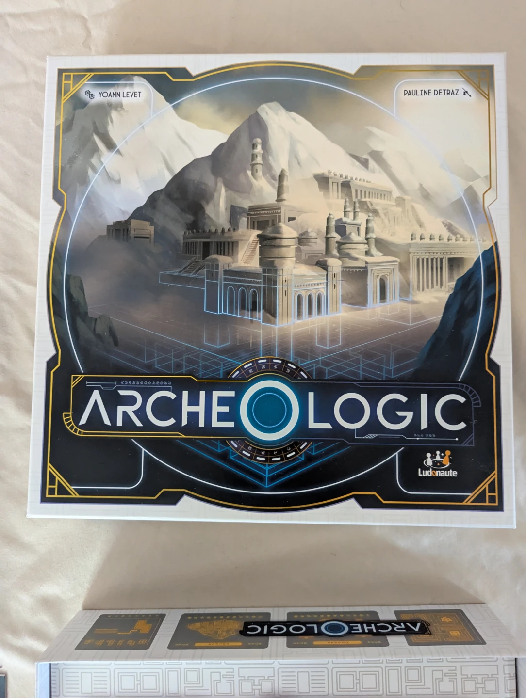 Archeologic logic puzzle/boardgame