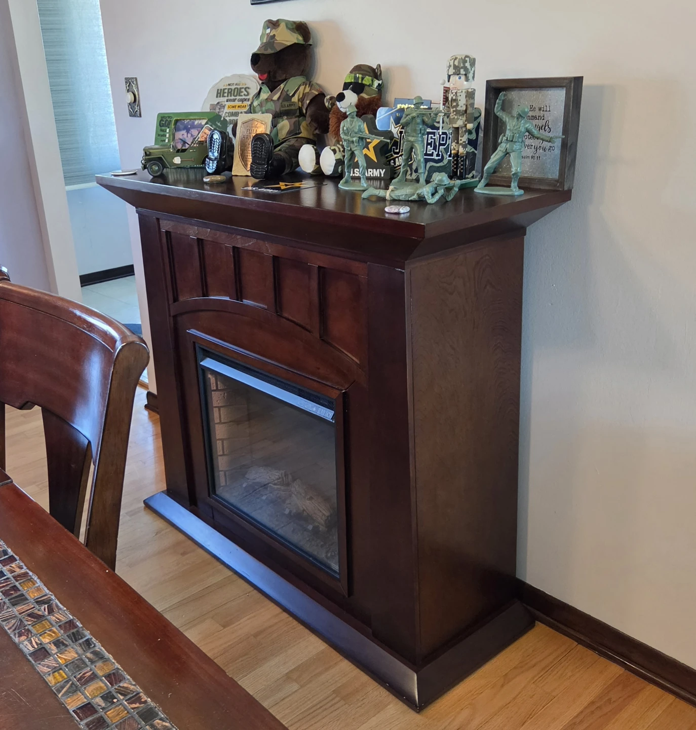 Electric Fireplace with Decorative Mantel