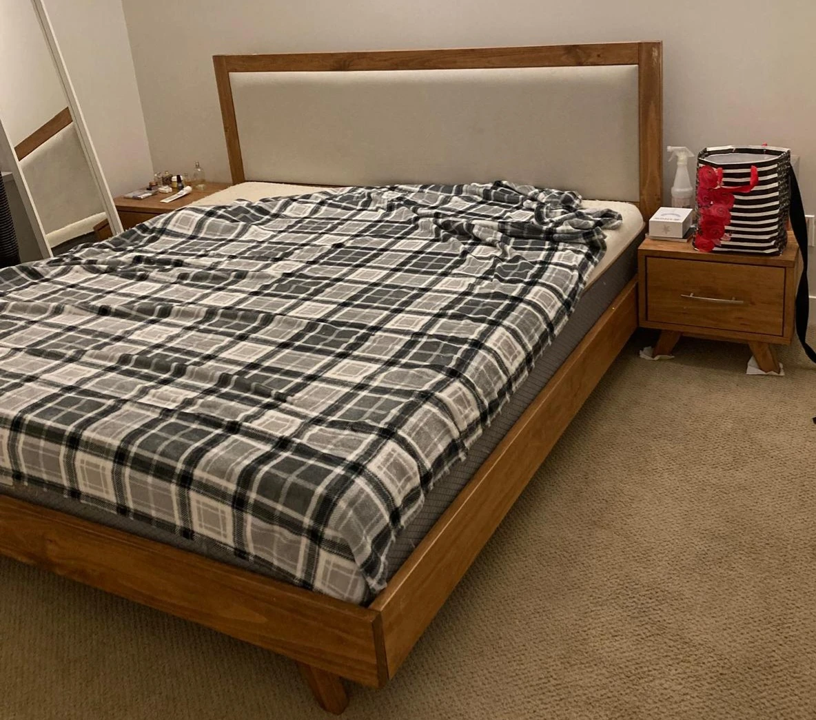 Narural Oak Sturdy bed and 2 Nightstands - photo 2