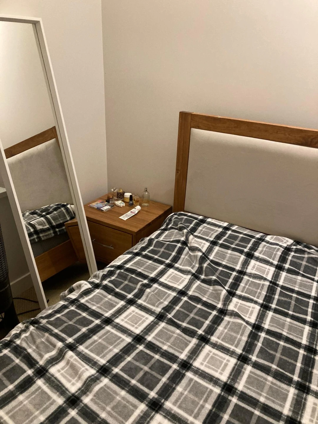 Narural Oak Sturdy bed and 2 Nightstands - photo 3