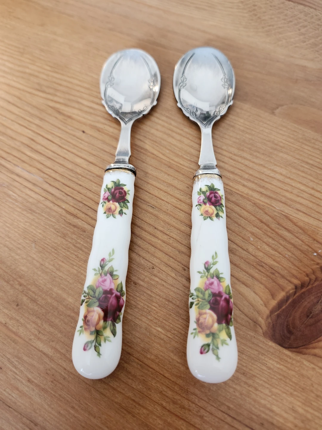 Set of 2 Royal Albert Old Country Roses Spoons