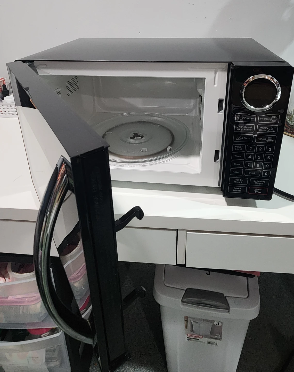 RCA Microwave Oven - photo 2