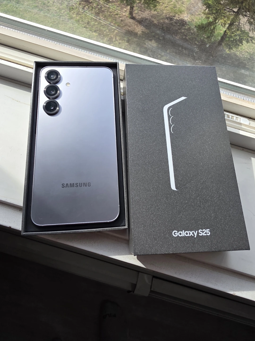 Samsung Galaxy S25 Smartphone open box new sale or trade