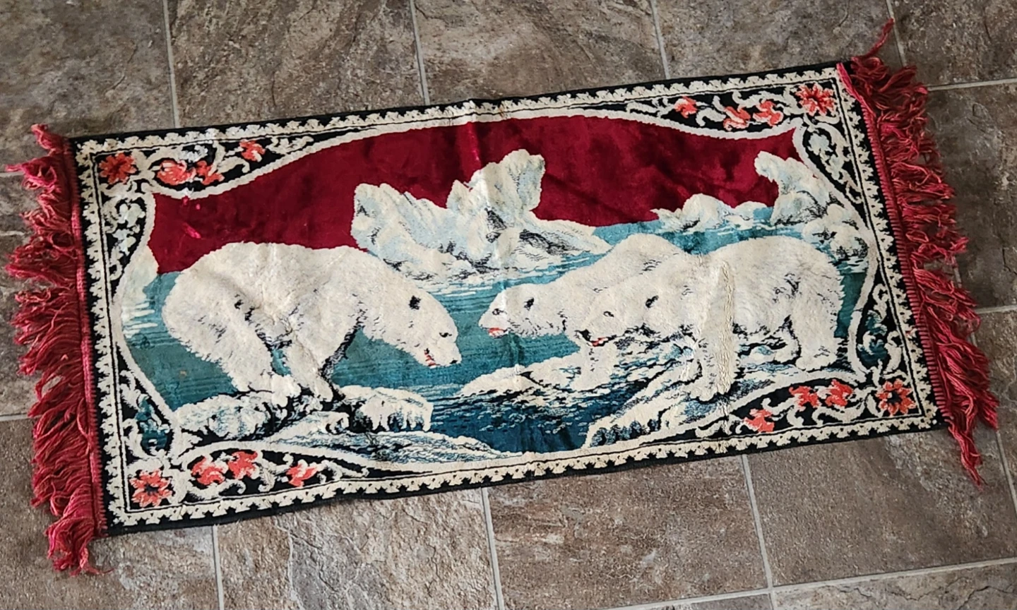 Vintage 1970s Velvet Polar Bear Tapestry - photo 2