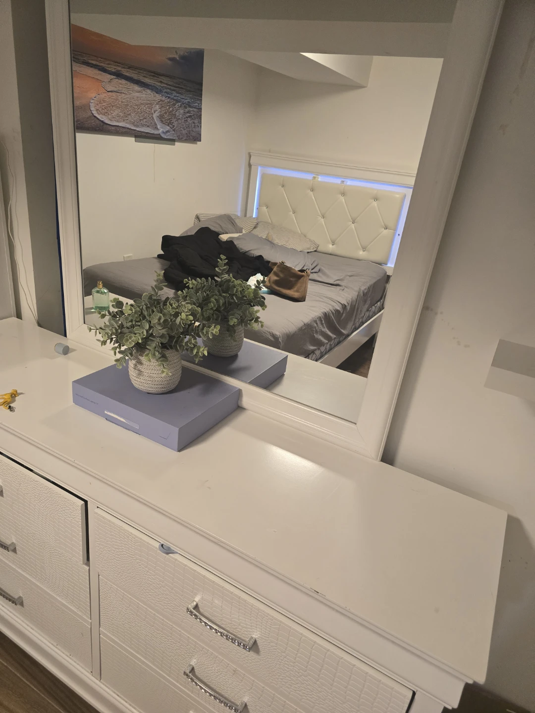 White 6-Drawer Dresser with Crocodile Texture