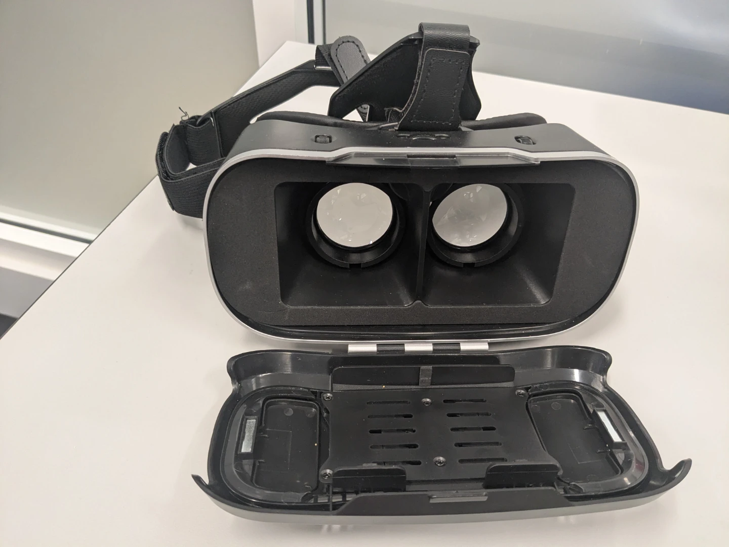 VR Headset - photo 3