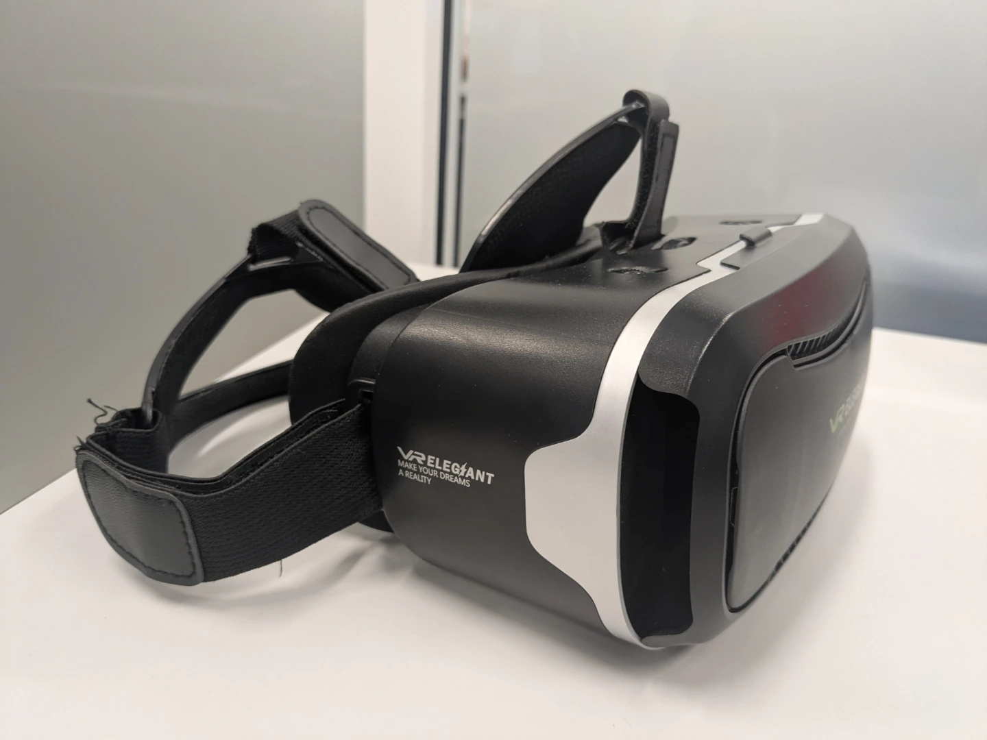 VR Headset - photo 4