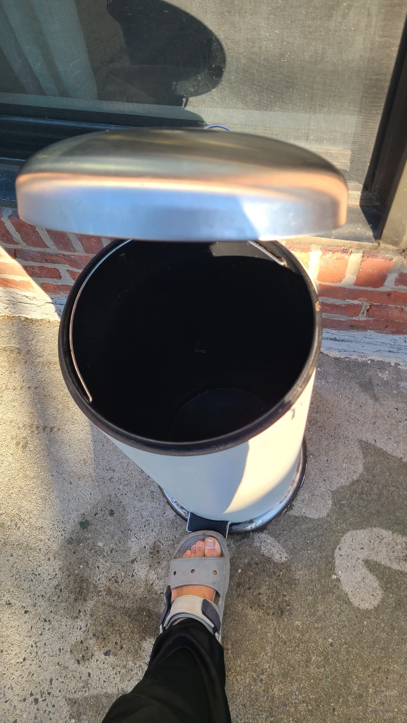 Vintage Step Trash Can - photo 3
