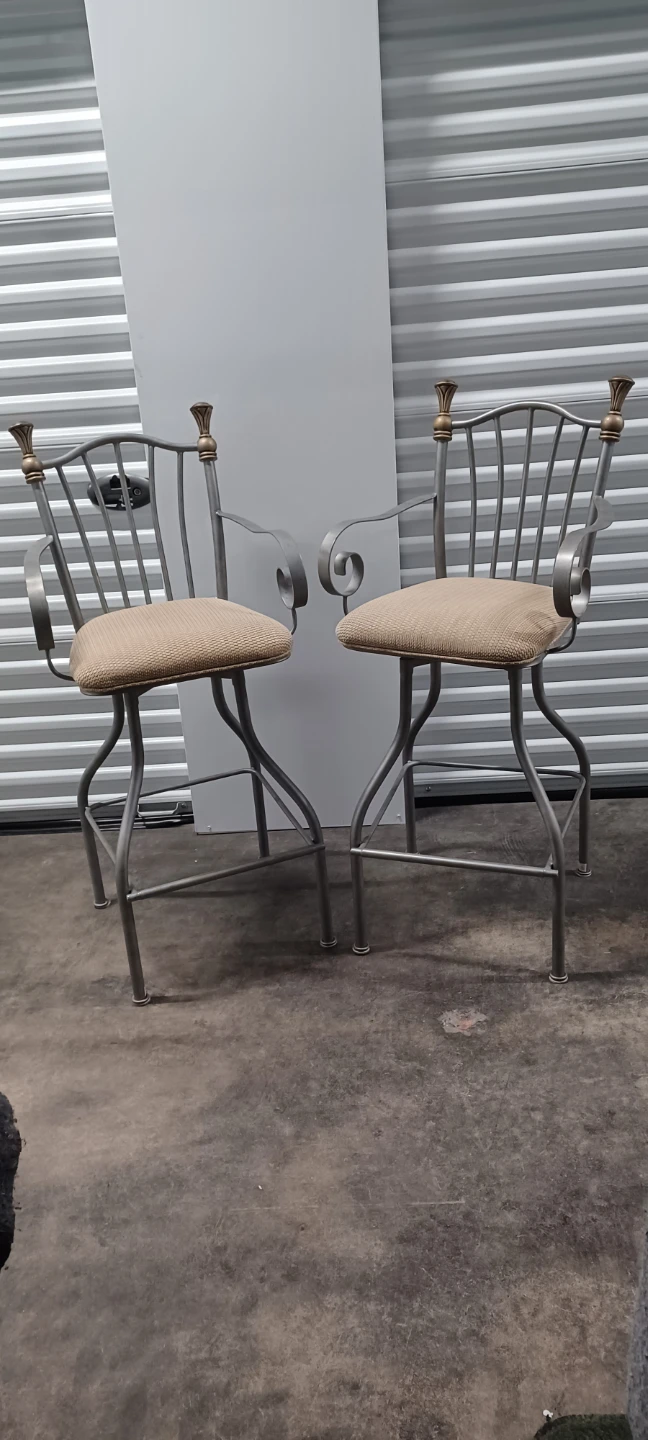 2 CLASSY SWIVEL BARSTOOLS  Very good condition