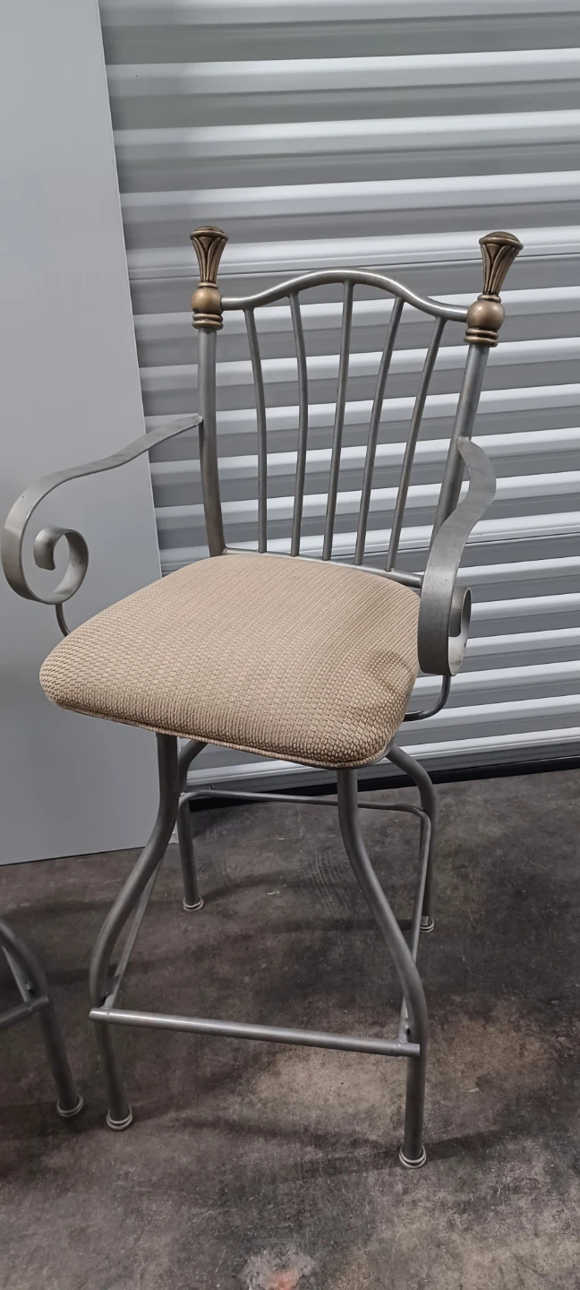 2 CLASSY SWIVEL BARSTOOLS  Very good condition - photo 2