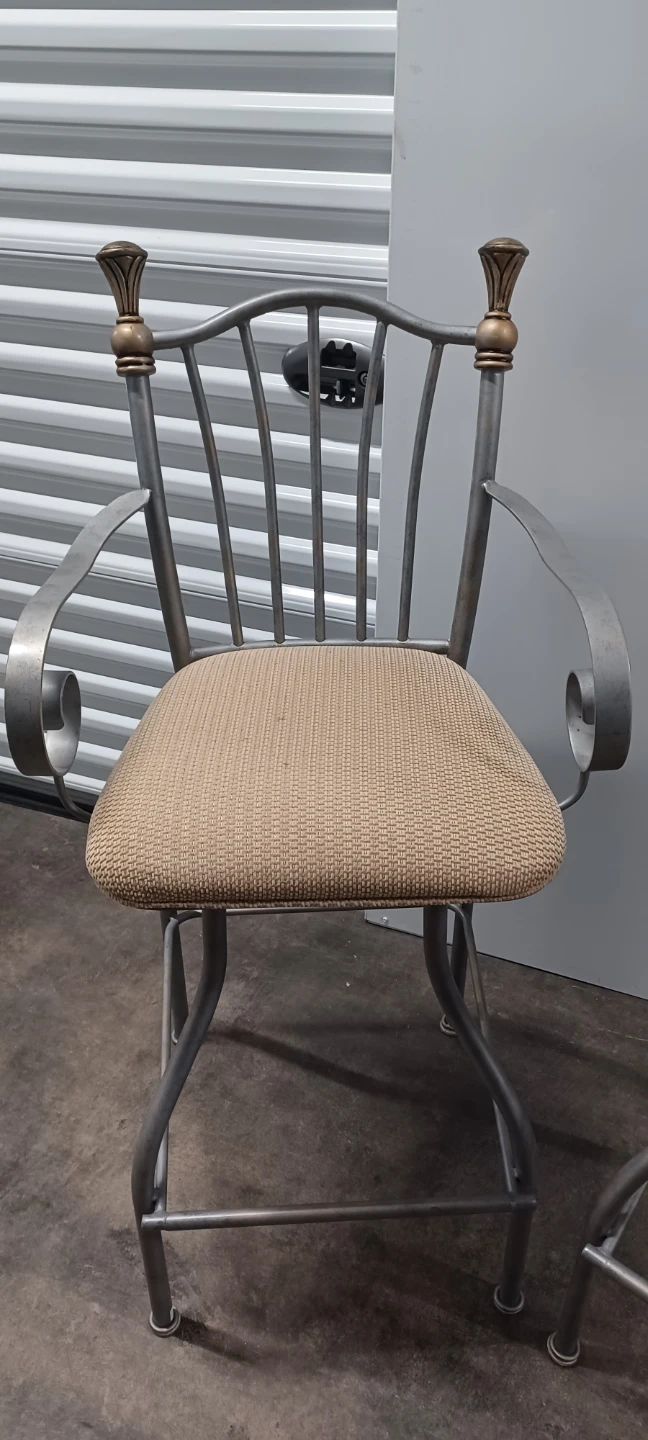 2 CLASSY SWIVEL BARSTOOLS  Very good condition - photo 3