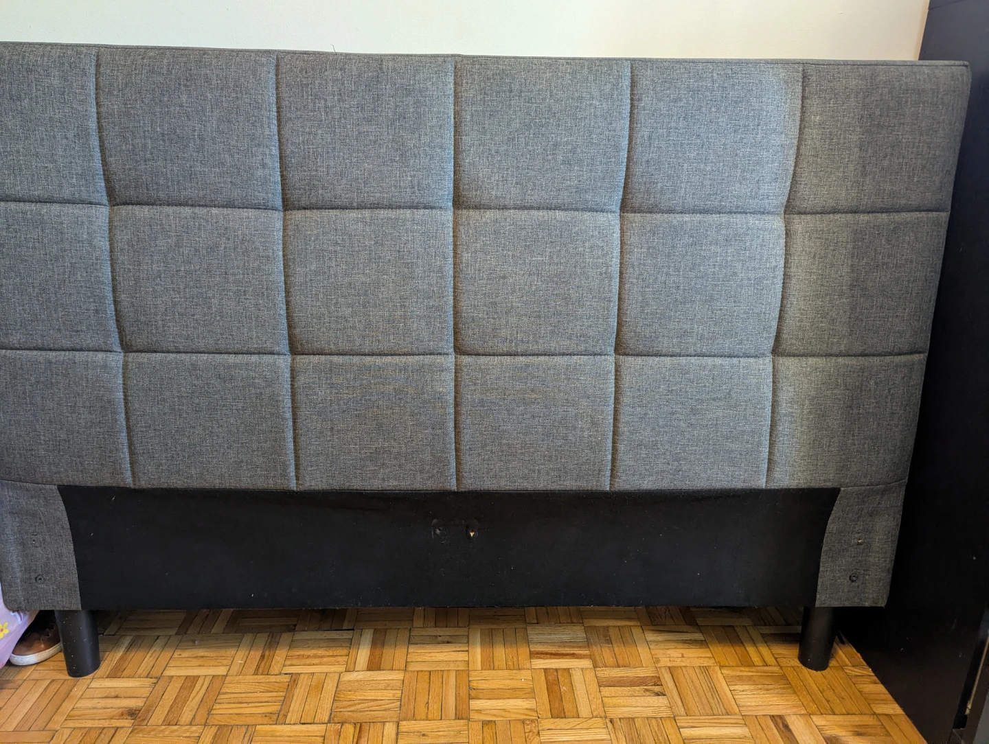 Queen bed frame in good condition