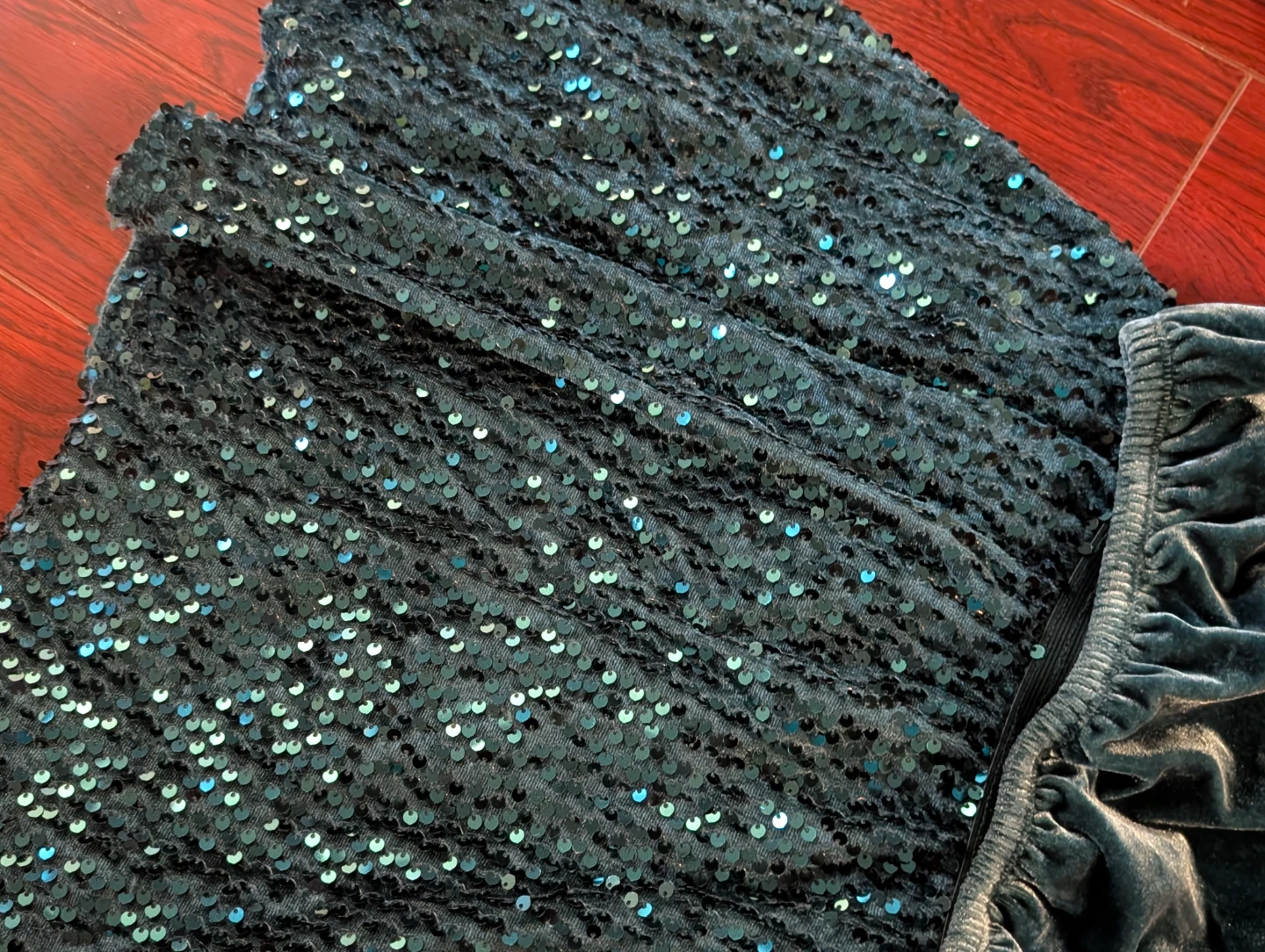 Sequined Velvet top and skirt - photo 2