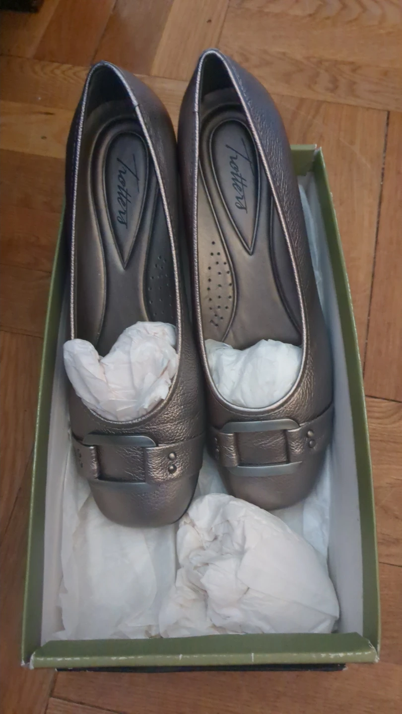 Trotters Sizzle Pewter Ballet Flats Size 9M