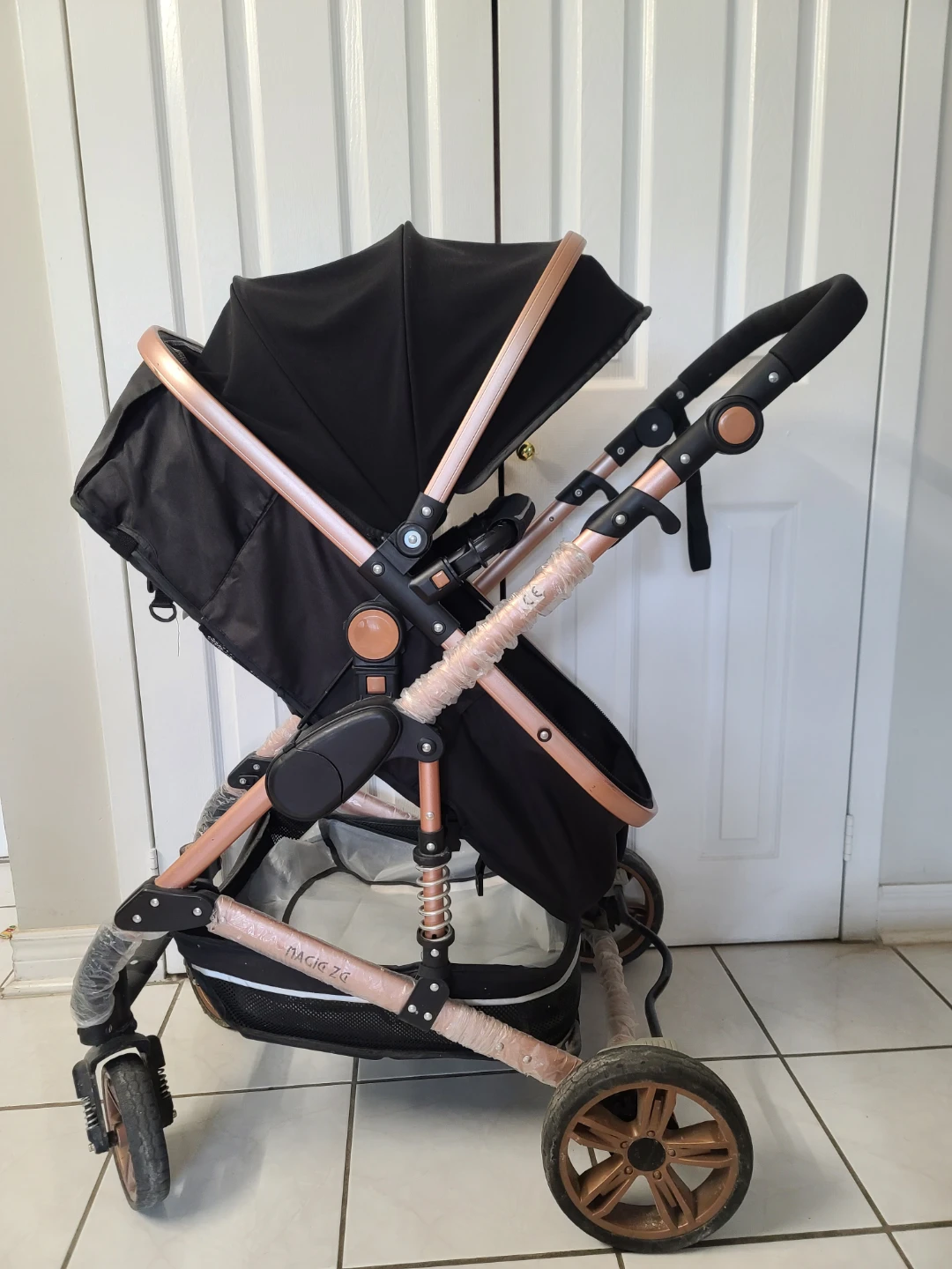 Magic ZC - Black & Rose Gold Baby Bassinet Stroller