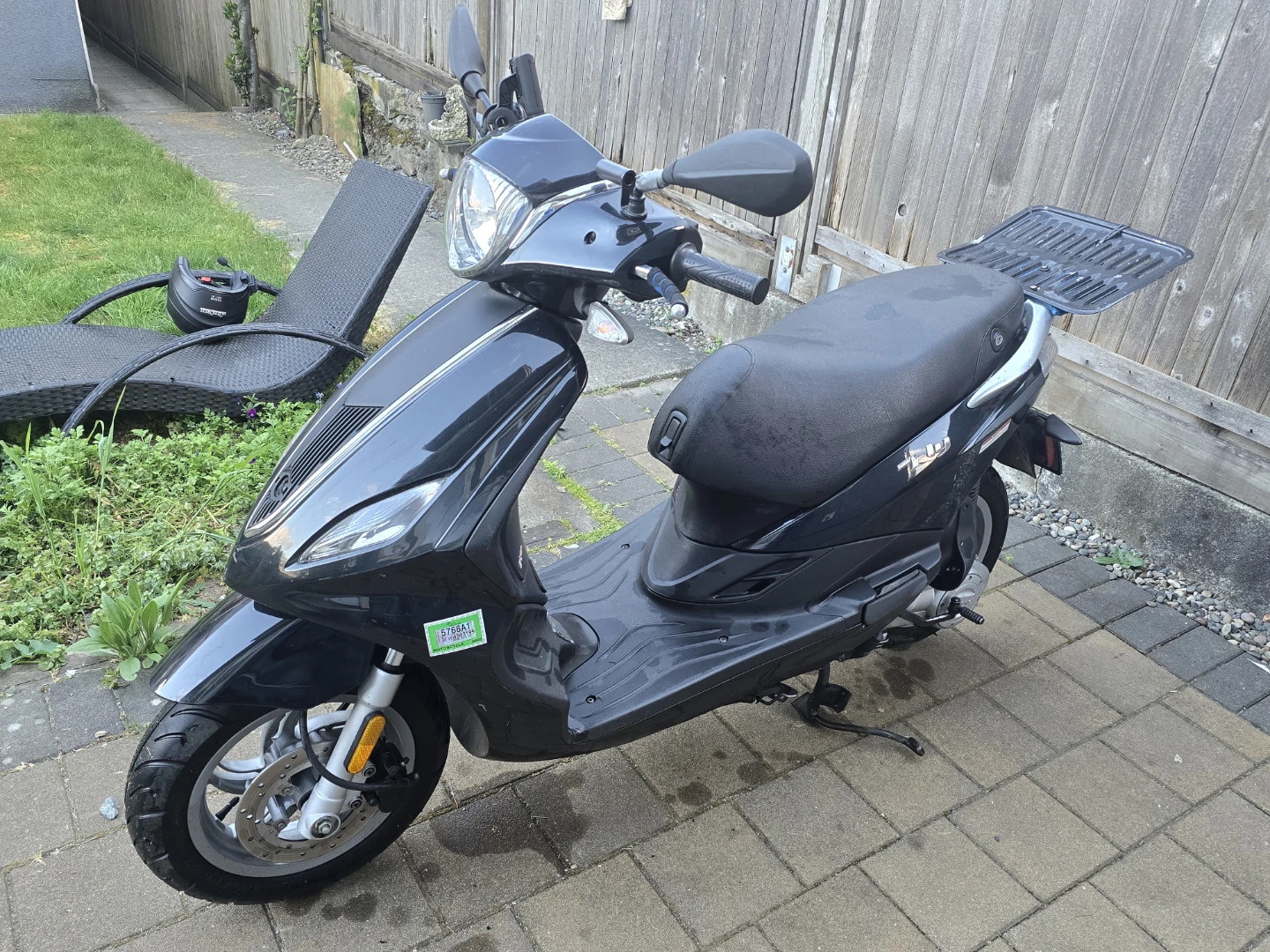 2014 Piaggio Fly50 4 stroke Scooter Moped Two wheeler 49cc - photo 2