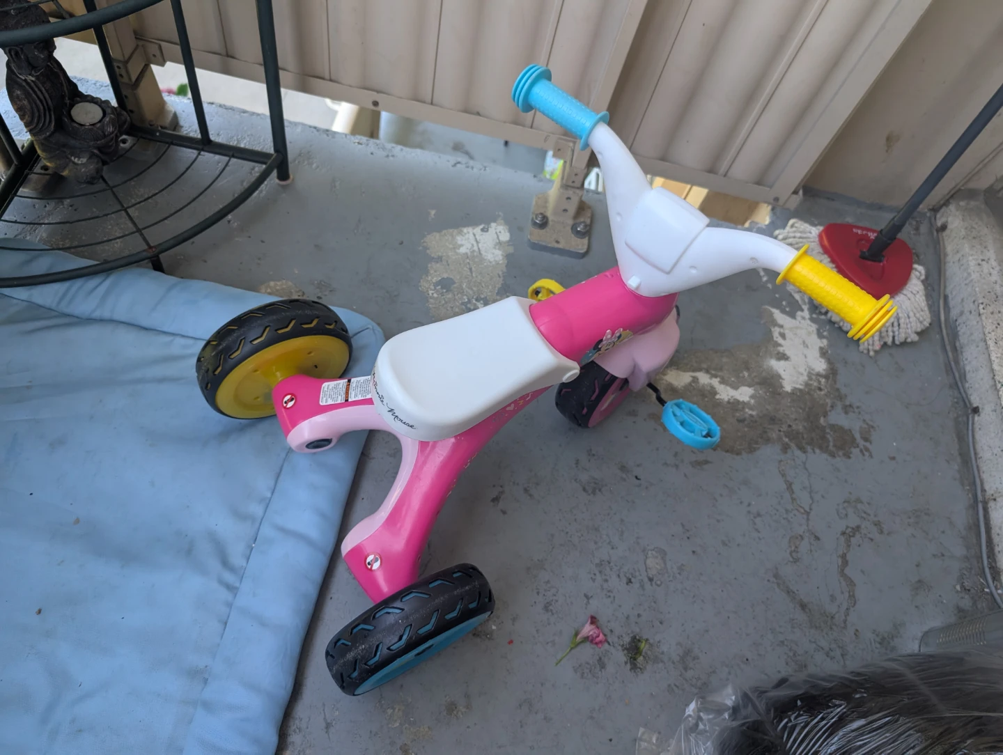 Pink Minnie Mouse Toddler Tricycle - photo 2