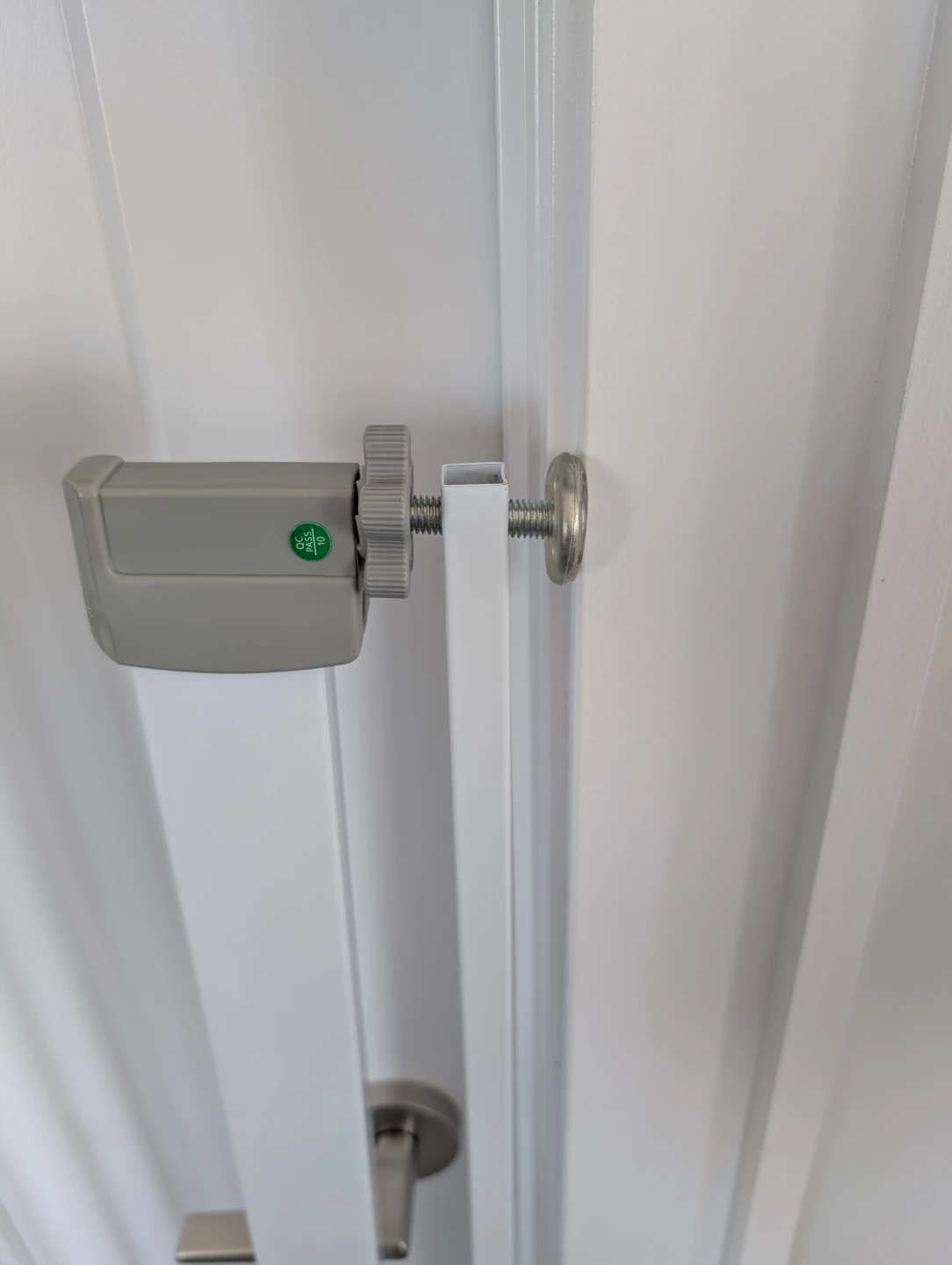 55" Extra Tall Pressure Mounted Pet / Cat Gate - White - photo 4