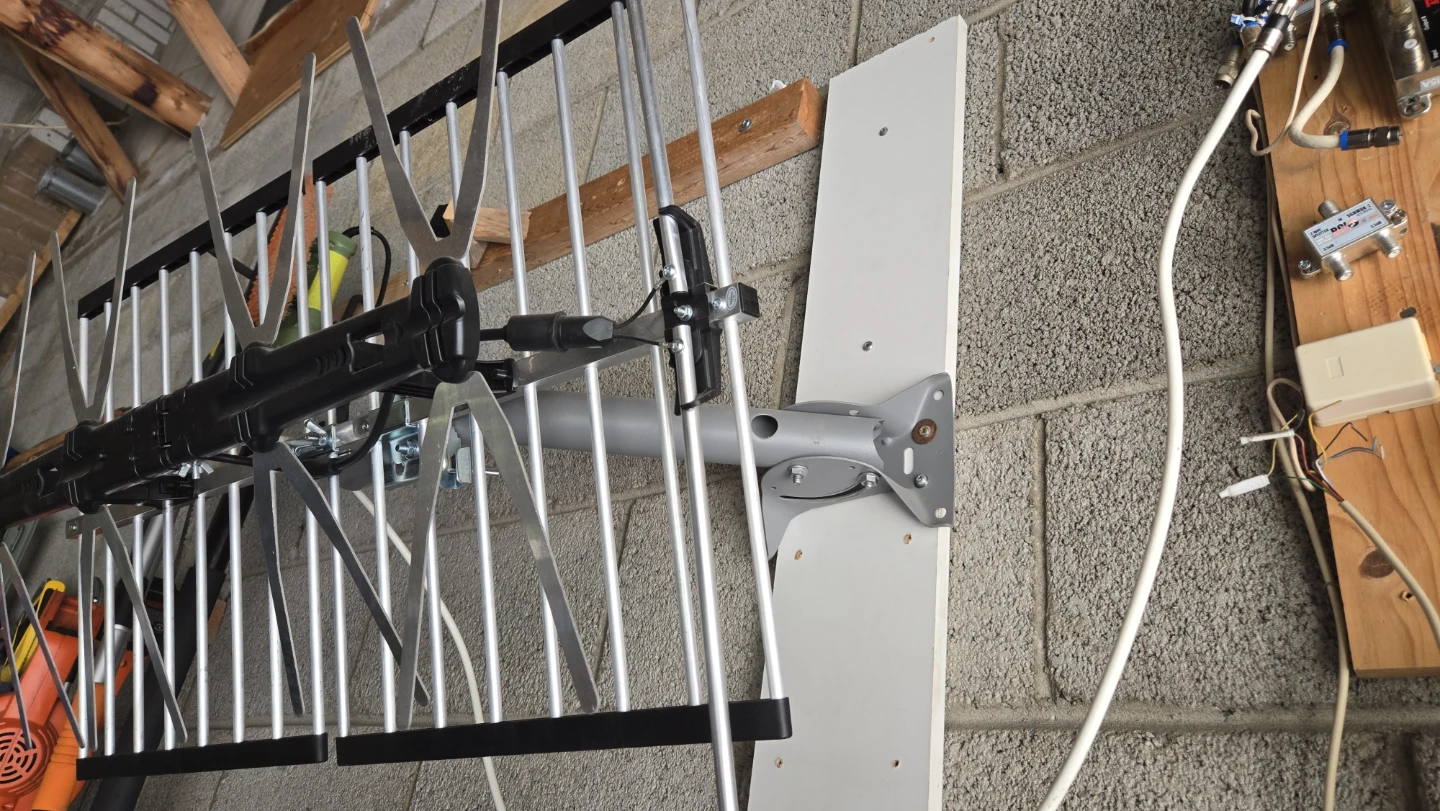 Outdoor TV Antenna