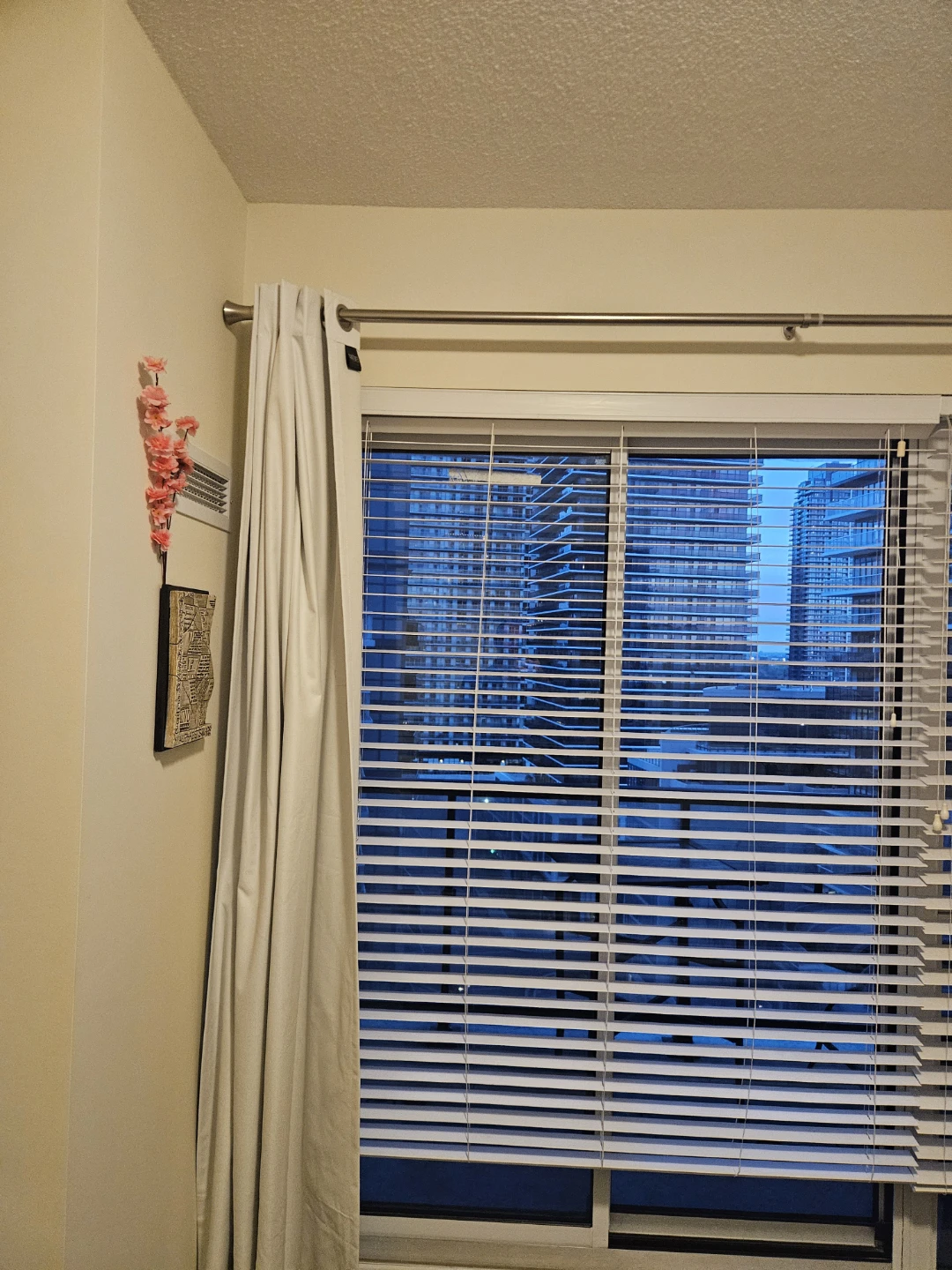 White Curtain blinds