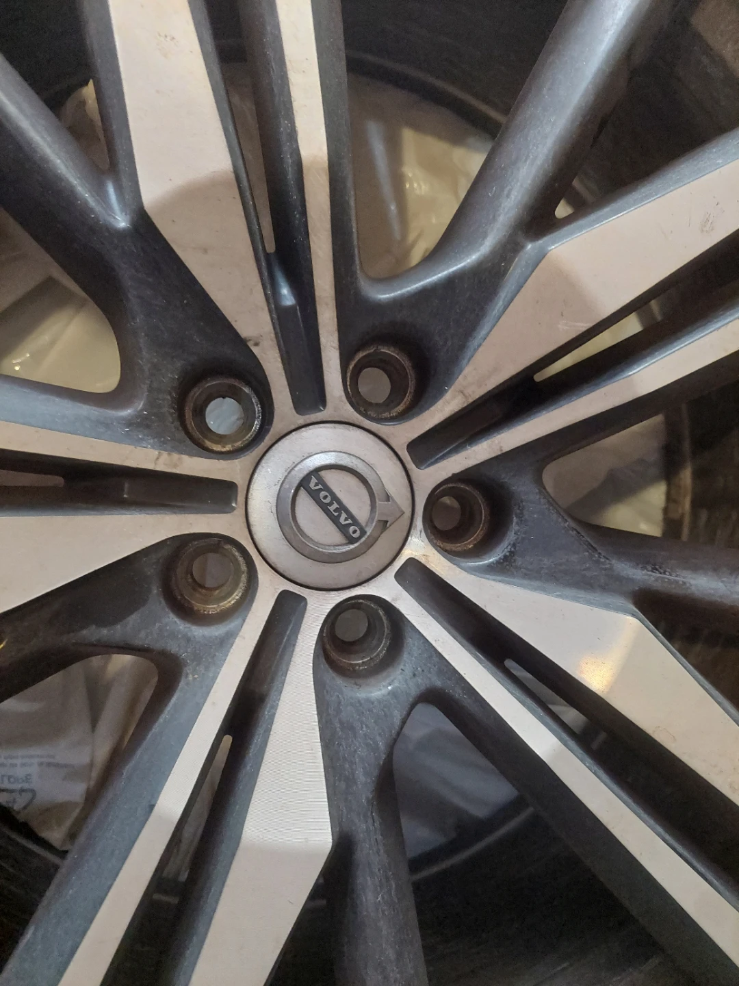 Volvo Pirelli Tire 255/40 R21