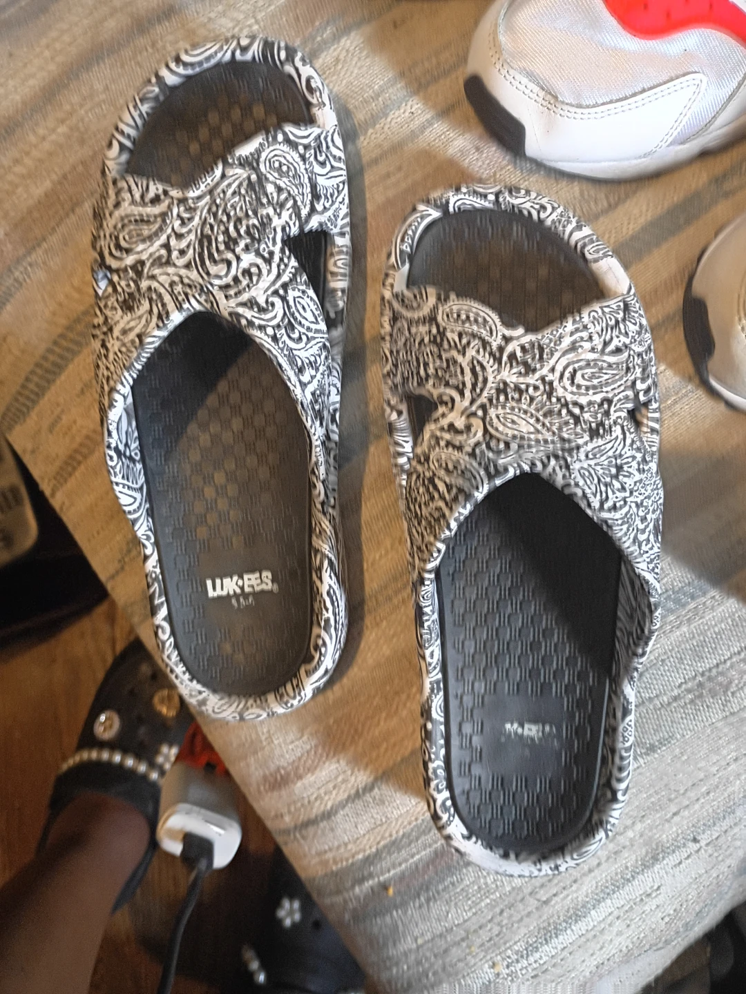 LUKES Paisley Slides