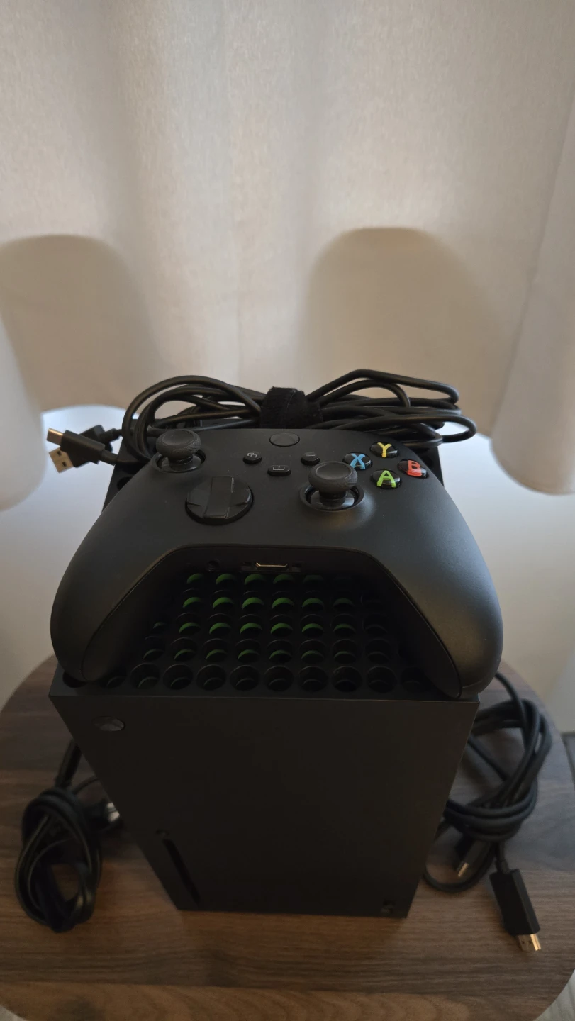 Xbox Series X - photo 2
