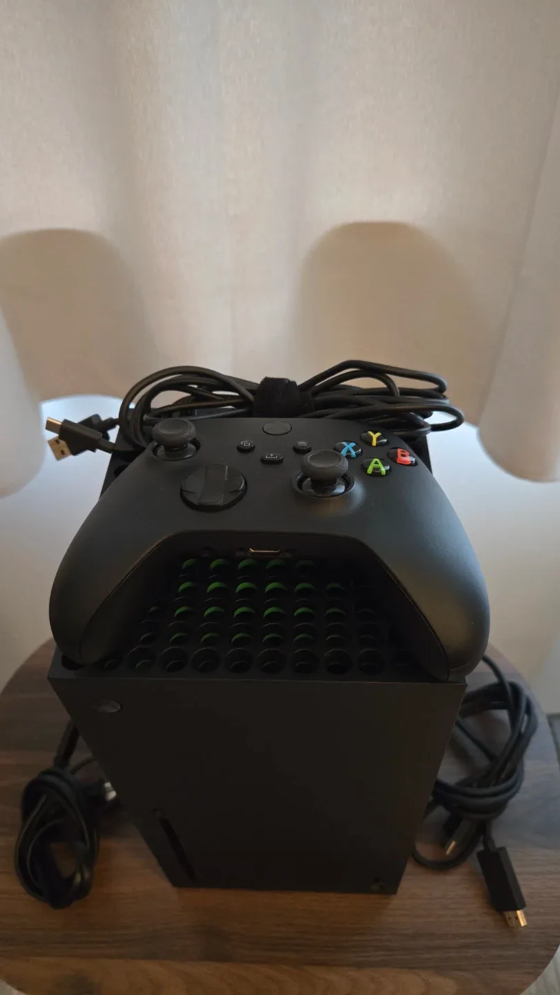 Xbox Series X - photo 2