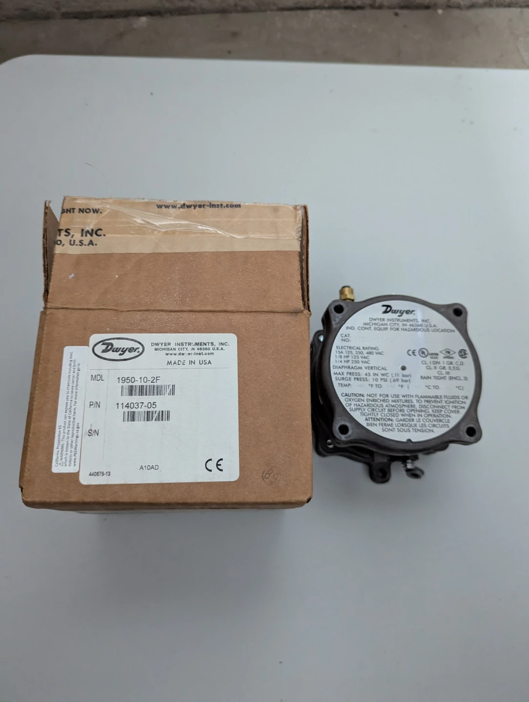Dwyer 1950-10-2F Pressure Switch