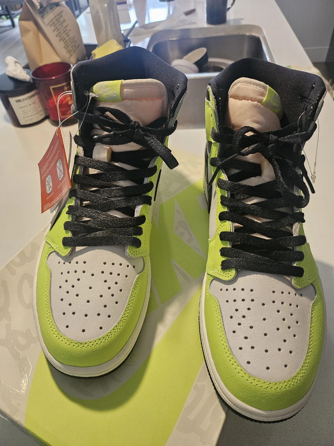 Air Jordan 1 High OG Volt - photo 3