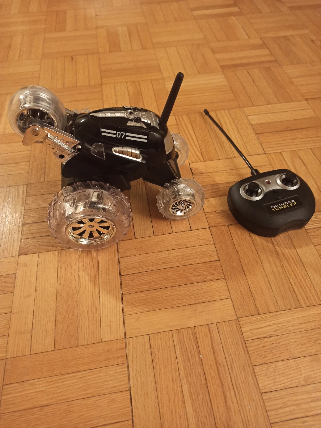 RC Stunt Car Thunder Tumbler with Remote — 360° Spins & Flips