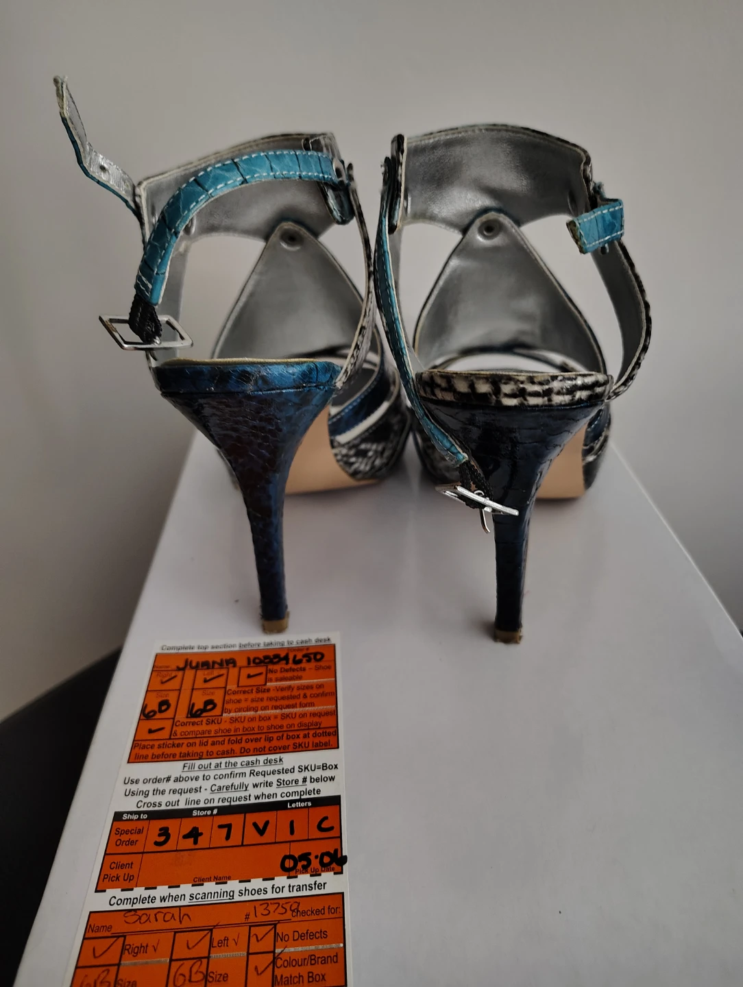 XOXO Blue & Silver Snakeskin Heels Size 6B - photo 3