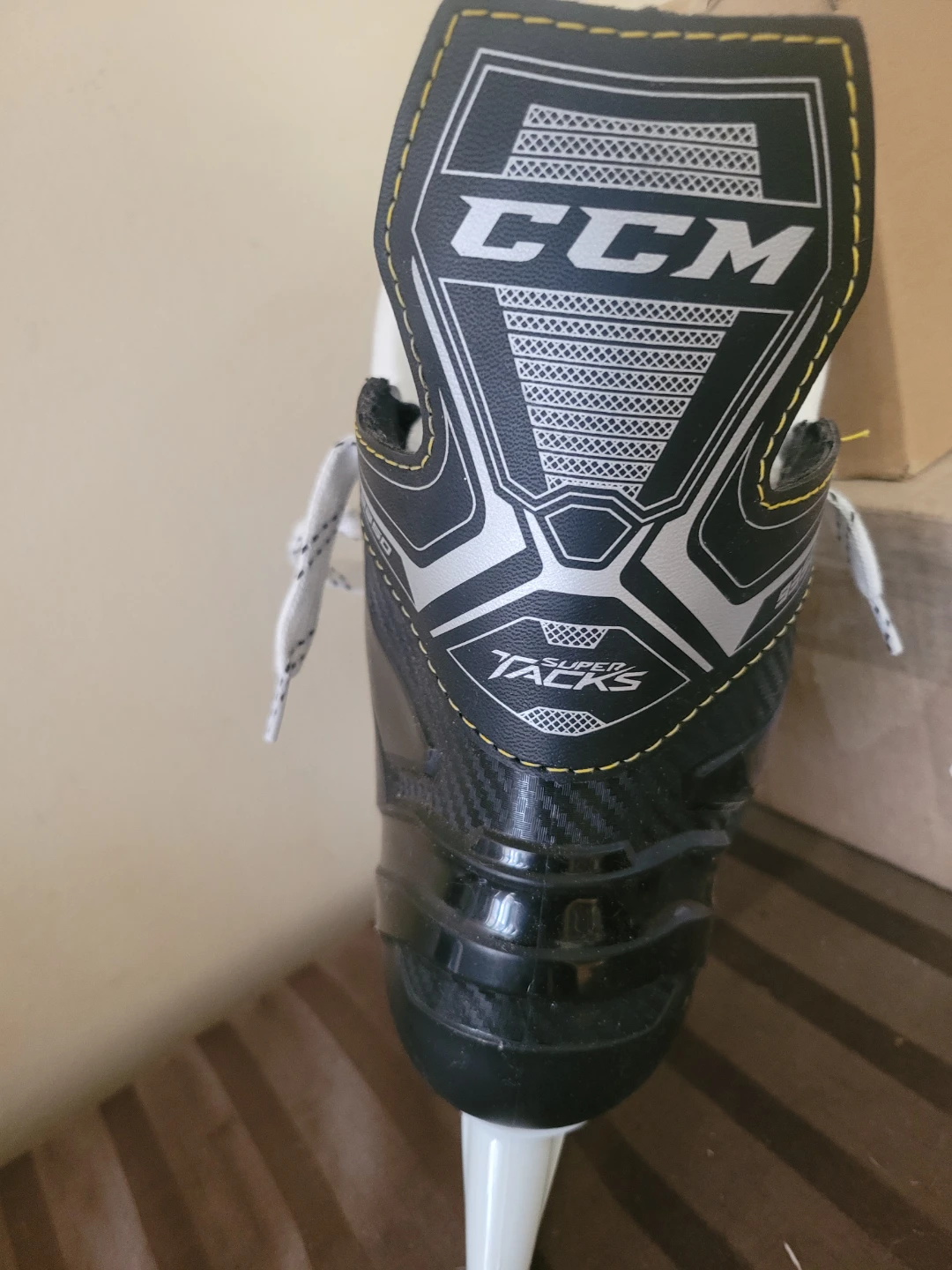 CCM RBZ 9350 Ice Skates - Size 6 - photo 2
