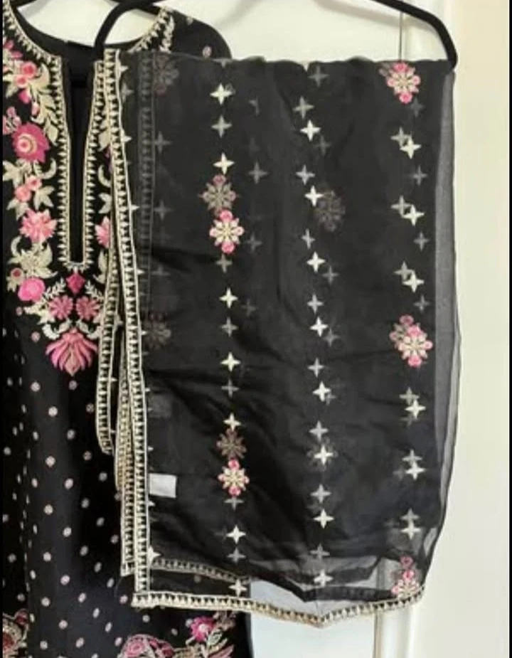 Black embroidered 3-piece suit with pink floral details - photo 4