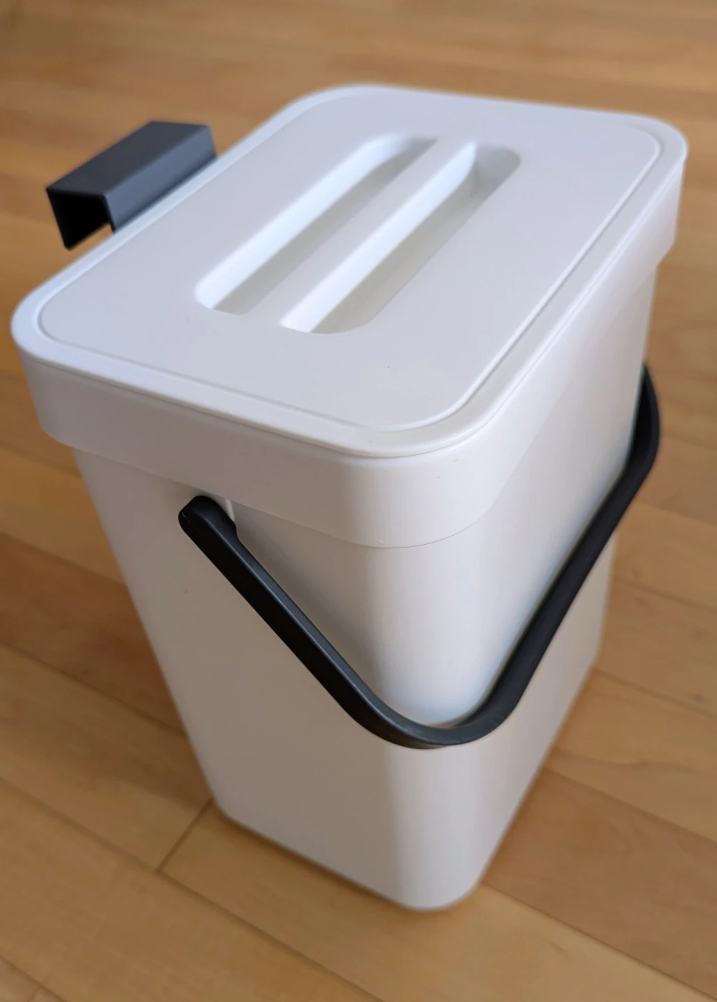 White Kitchen Compost Bin with Lid