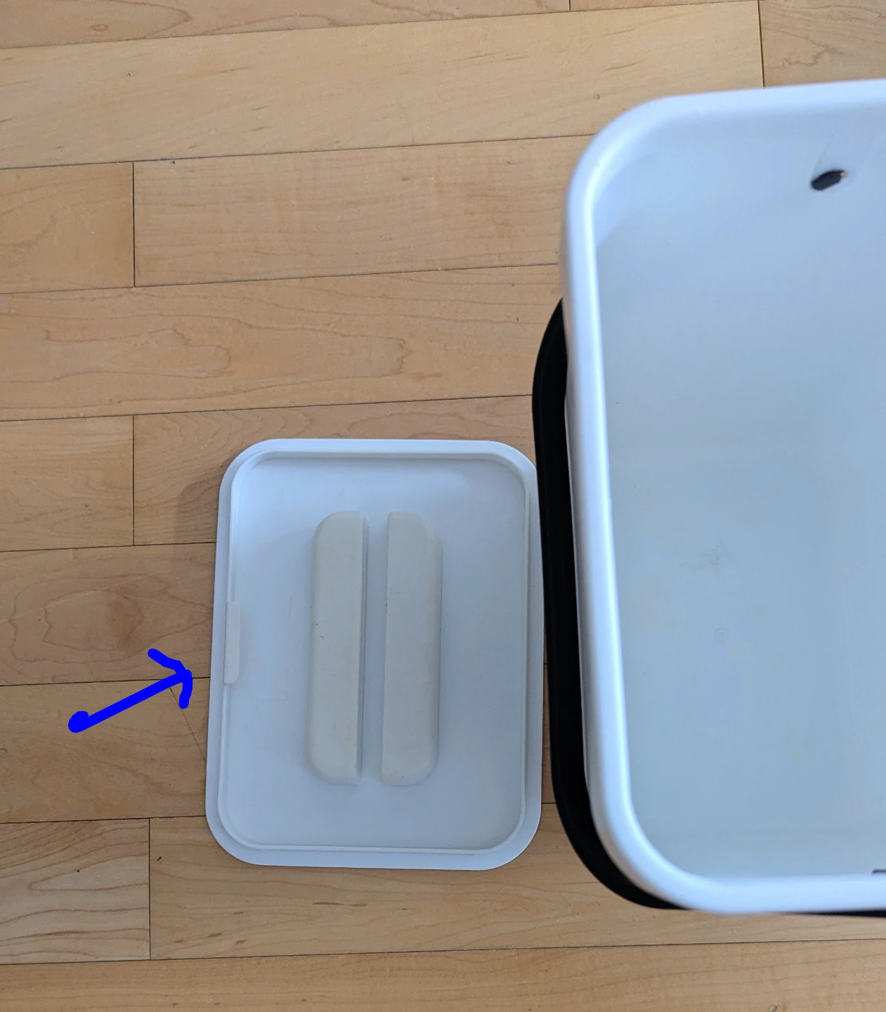 White Kitchen Compost Bin with Lid - photo 5
