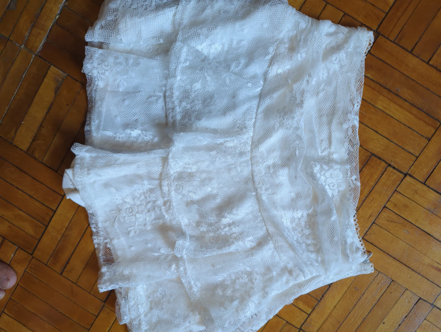White Lace Skirt Brand New!! - photo 3