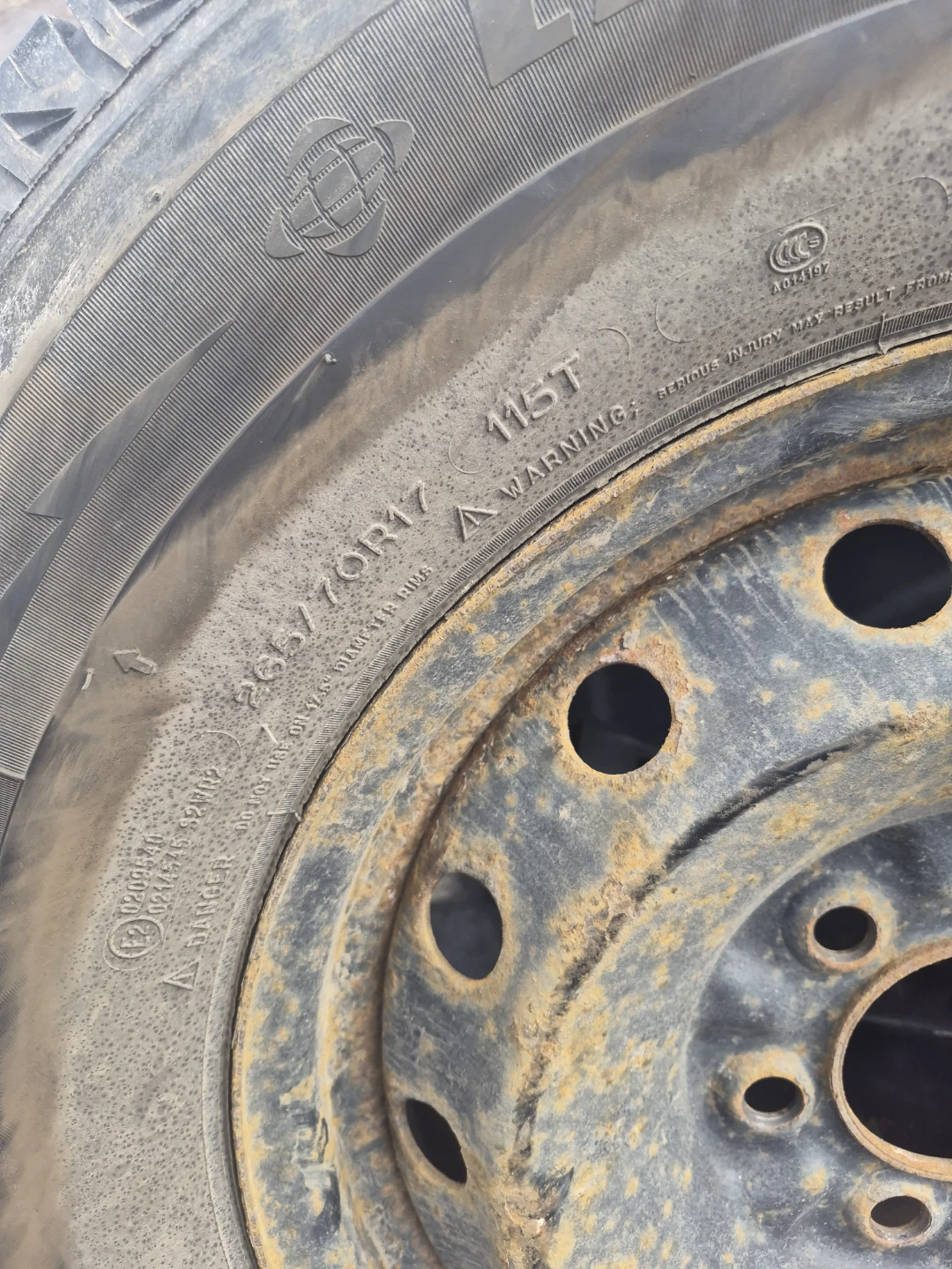 Michelin Tire with Steel Rim - 265/70R17 - photo 3