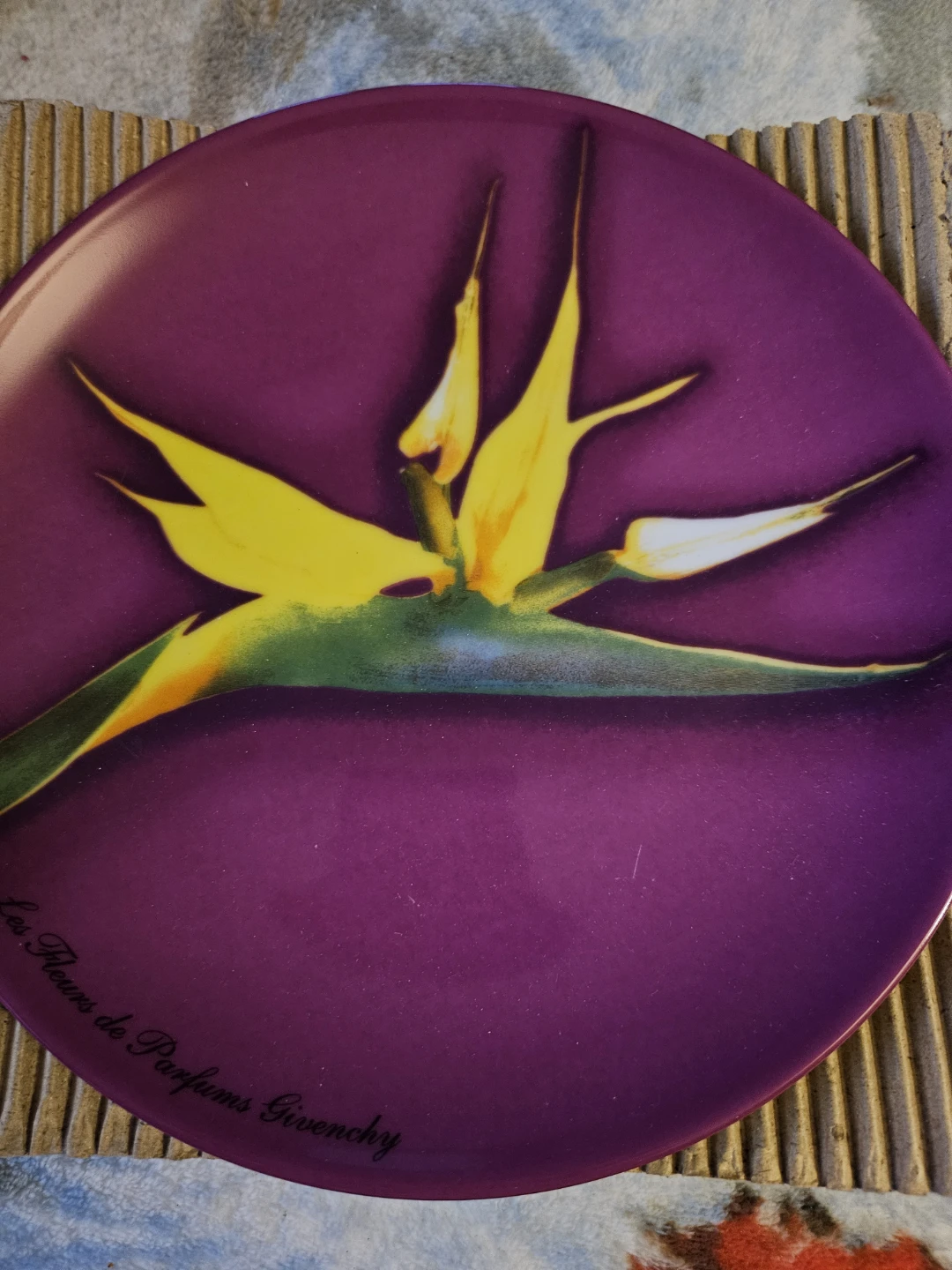 Givenchy Les Fleurs de Parfums Collectible Porcelain plates - photo 4