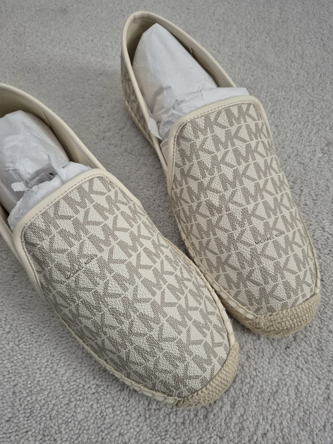 Size 8 BRAND NEW Michael Kors MK Signature Espadrille Flats - photo 2