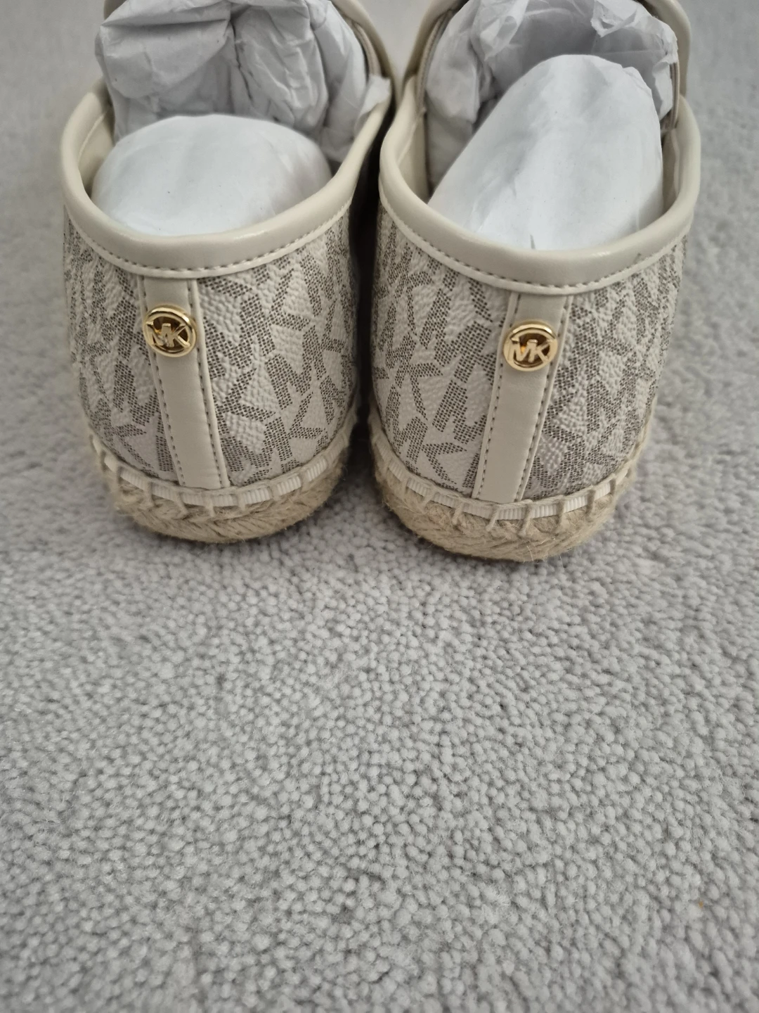 Size 8 BRAND NEW Michael Kors MK Signature Espadrille Flats - photo 3