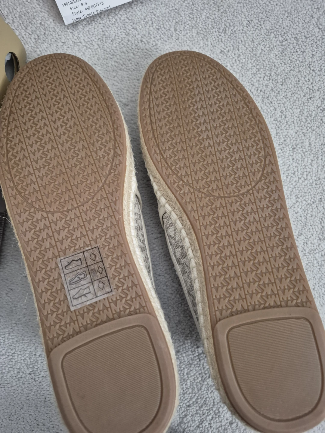 Size 8 BRAND NEW Michael Kors MK Signature Espadrille Flats - photo 4