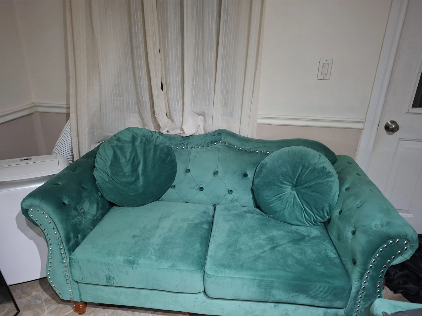 Velvet Tufted Loveseat - photo 2